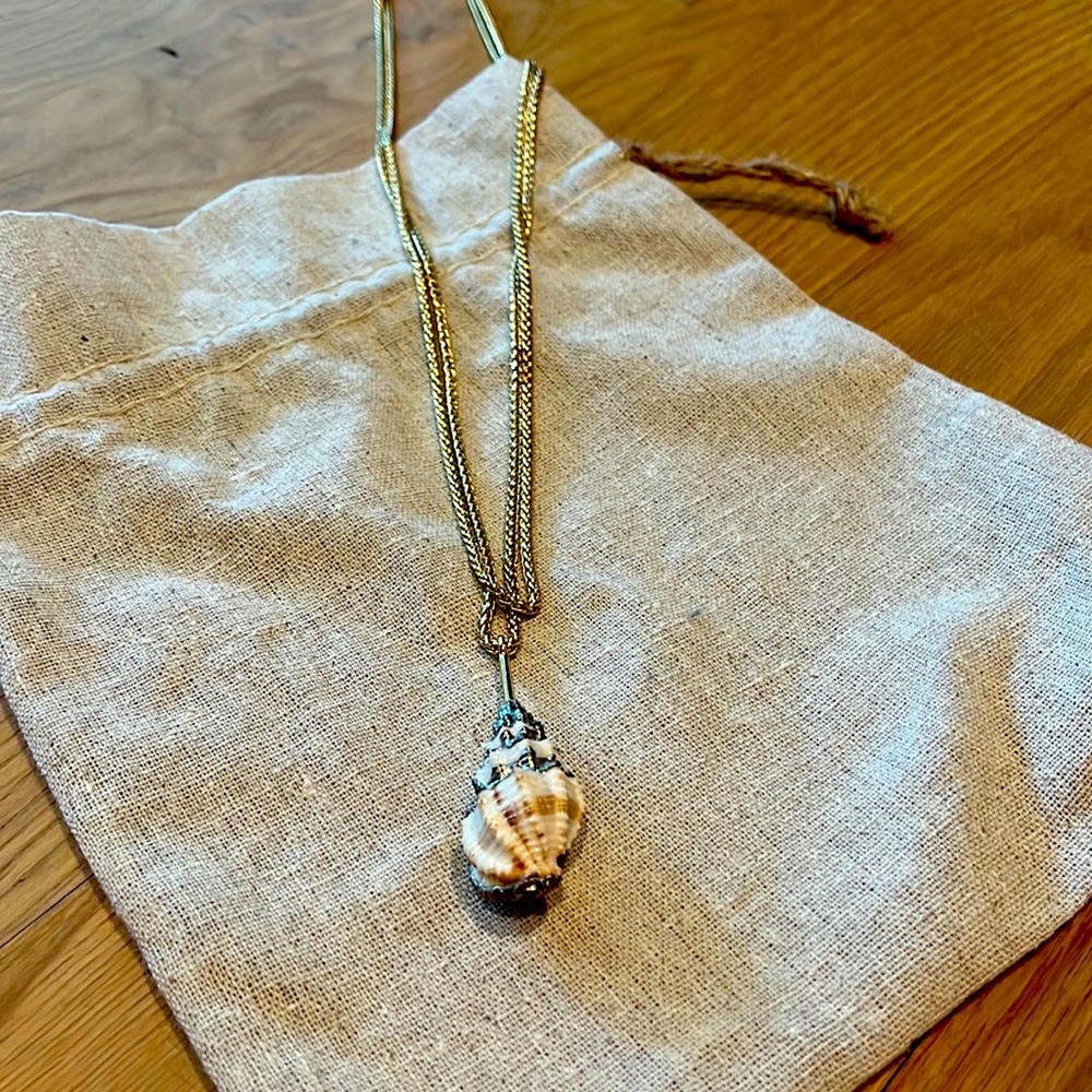 Shell Necklace - Picture 2 of 4